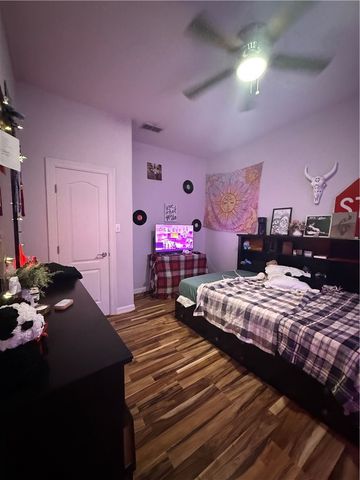 420 E 4th St, Alice, TX 78332