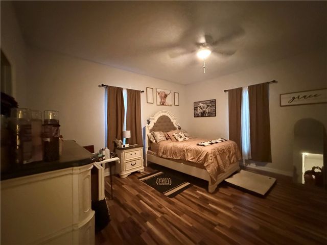 420 E 4th St, Alice, TX 78332