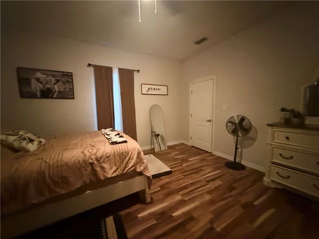 420 E 4th St, Alice, TX 78332