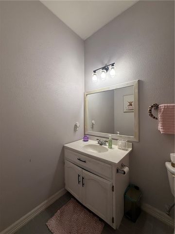 420 E 4th St, Alice, TX 78332