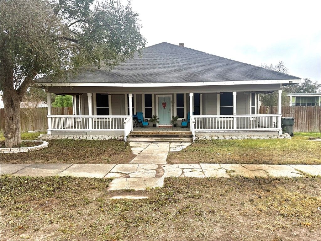 420 E 4th St, Alice, TX 78332