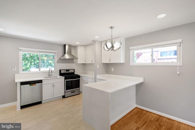 208 N FURMAN ST, Alexandria, VA 22304