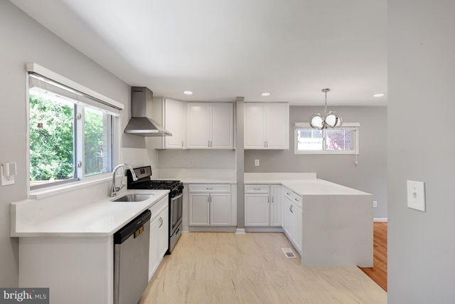 208 N FURMAN ST, Alexandria, VA 22304