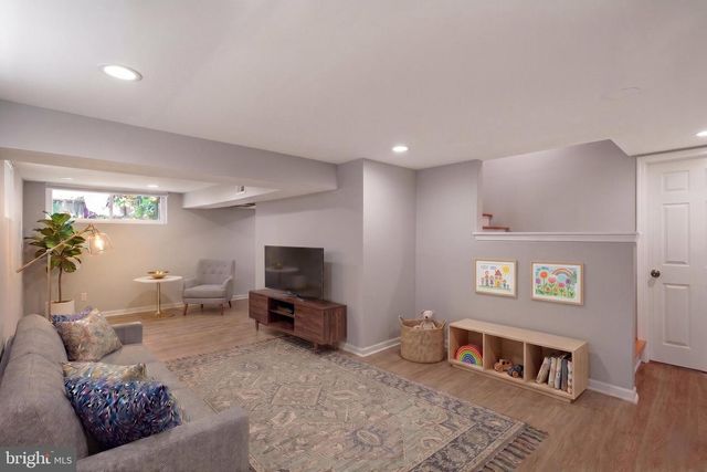 208 N FURMAN ST, Alexandria, VA 22304