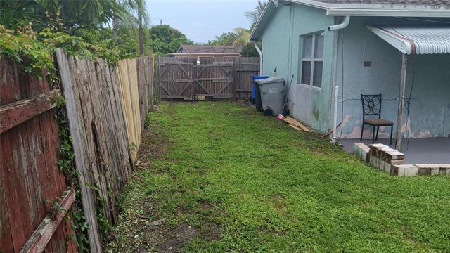 2721 NE 7th Ter, Pompano Beach, FL 33064