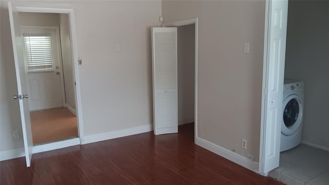 2721 NE 7th Ter, Pompano Beach, FL 33064