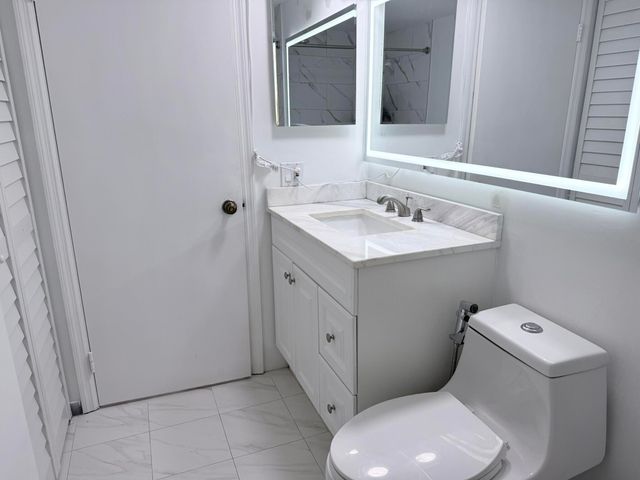 300 E Club Circle 107, Boca Raton, FL 33431