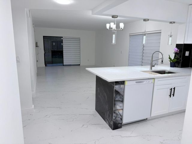 300 E Club Circle 107, Boca Raton, FL 33431