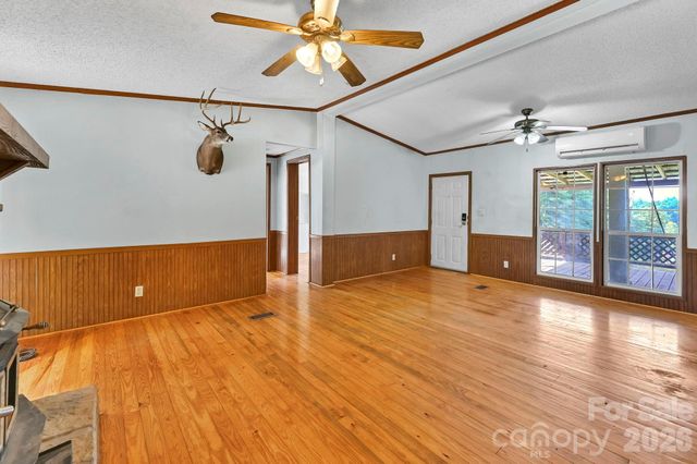 284 Paul Gosnell Road, Marshall, NC 28753