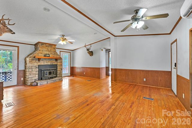 284 Paul Gosnell Road, Marshall, NC 28753