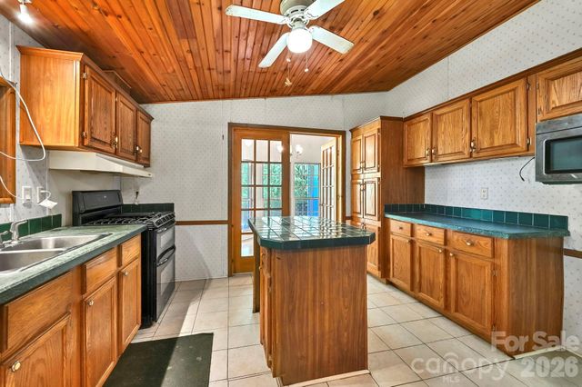 284 Paul Gosnell Road, Marshall, NC 28753