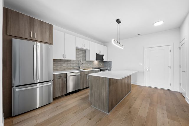 27 W Park Boulevard 303, Villa Park, IL 60181