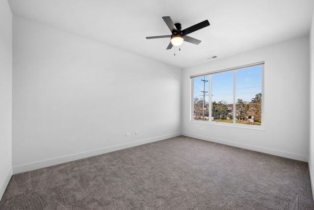 27 W Park Boulevard 303, Villa Park, IL 60181