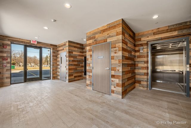 27 W Park Boulevard 303, Villa Park, IL 60181