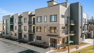 27 W Park Boulevard 303, Villa Park, IL 60181