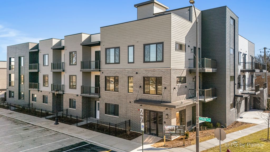 27 W Park Boulevard 303, Villa Park, IL 60181
