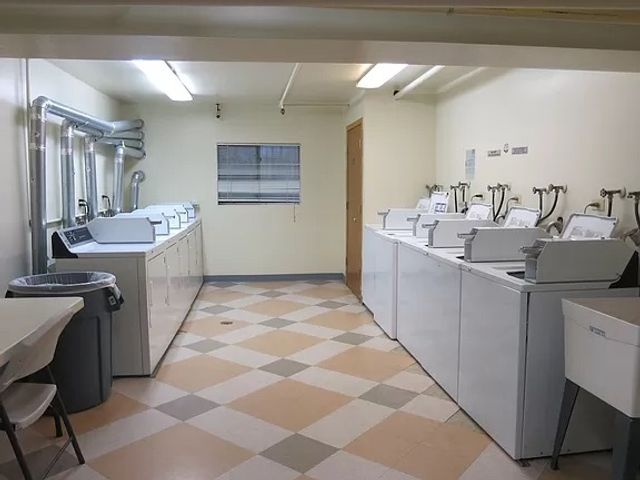 930 Perrie Drive 203, Elk Grove Village, IL 60007