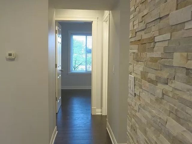 930 Perrie Drive 203, Elk Grove Village, IL 60007
