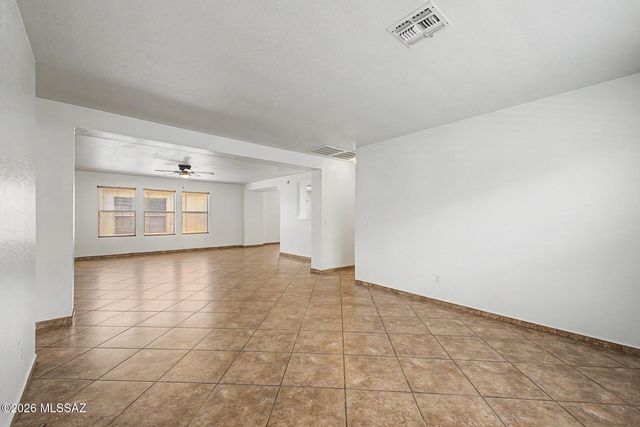 8129 S Sunny Horizon Place, Tucson, AZ 85747