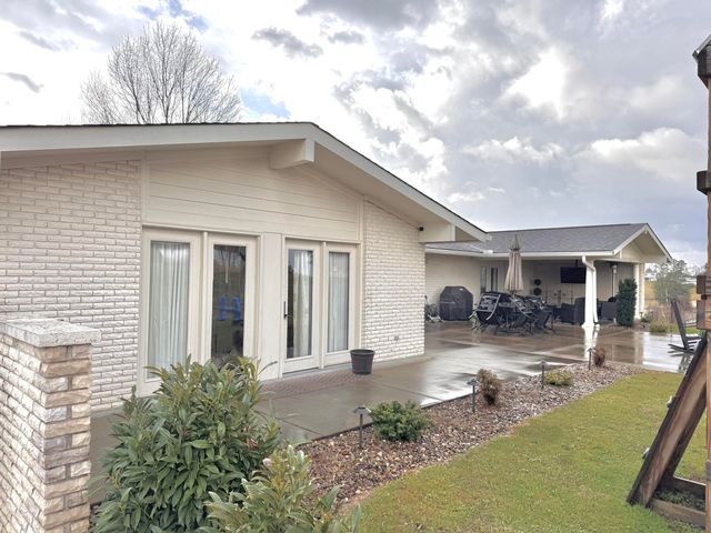 940 West Laurel Road, London, KY 40741