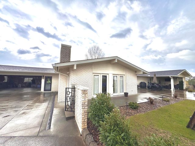 940 West Laurel Road, London, KY 40741