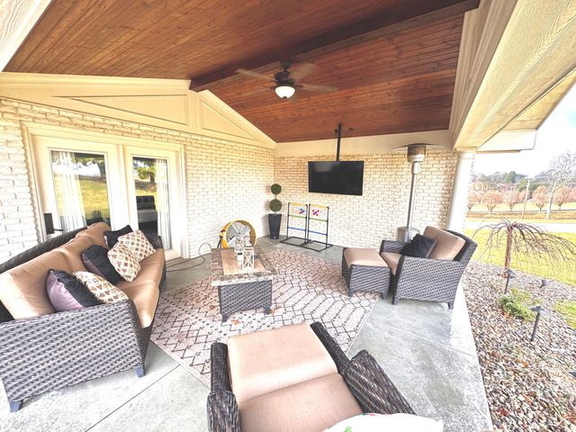 940 West Laurel Road, London, KY 40741