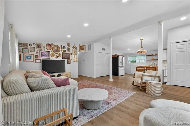 4616 Hayes Street, Wayne, MI 48184