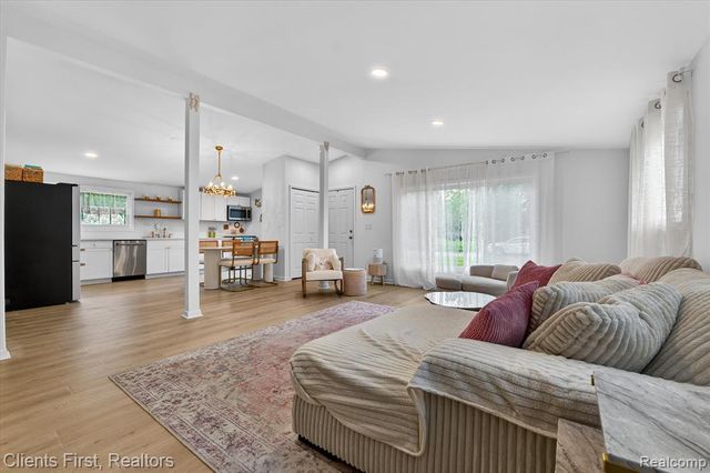 4616 Hayes Street, Wayne, MI 48184