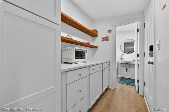 4616 Hayes Street, Wayne, MI 48184