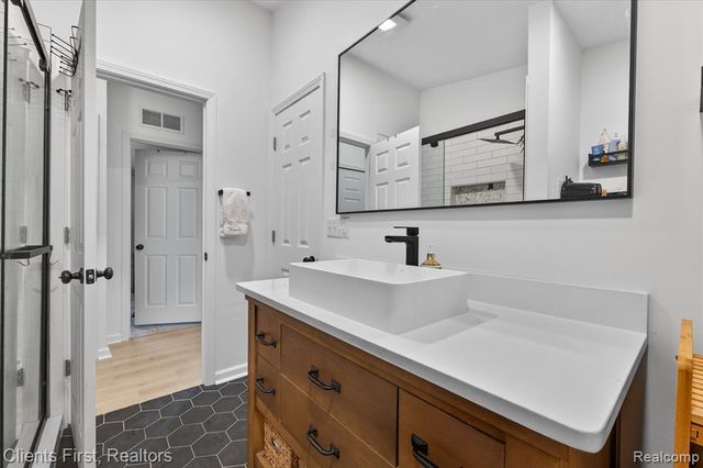 4616 Hayes Street, Wayne, MI 48184