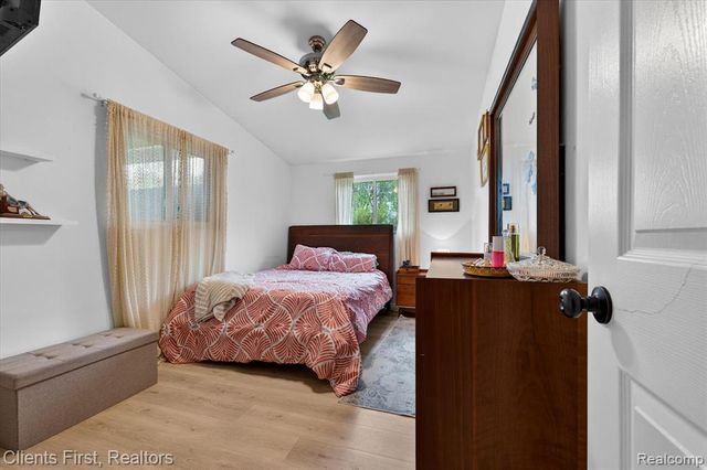 4616 Hayes Street, Wayne, MI 48184