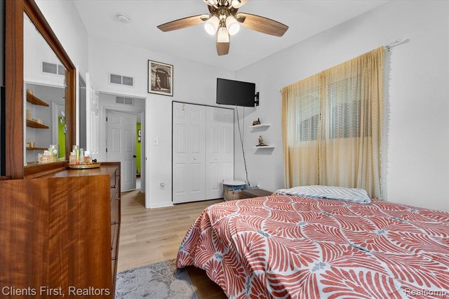 4616 Hayes Street, Wayne, MI 48184