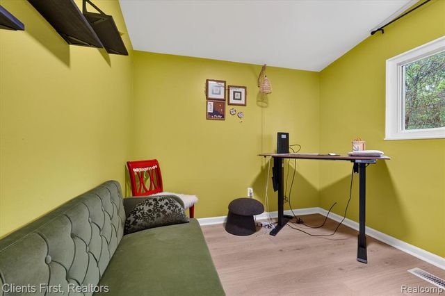 4616 Hayes Street, Wayne, MI 48184