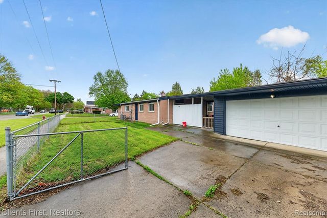 4616 Hayes Street, Wayne, MI 48184