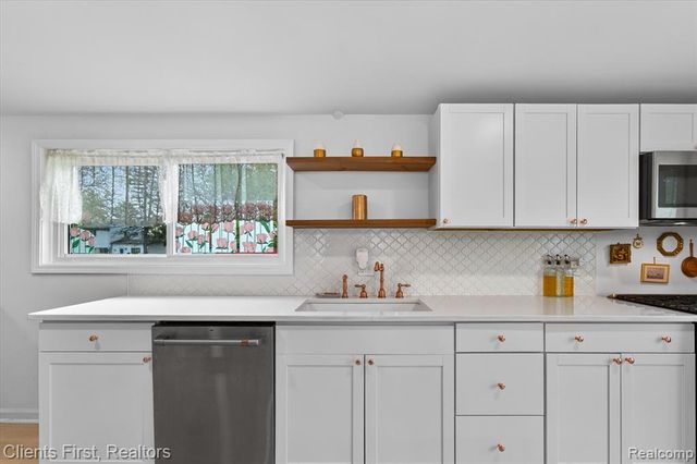 4616 Hayes Street, Wayne, MI 48184