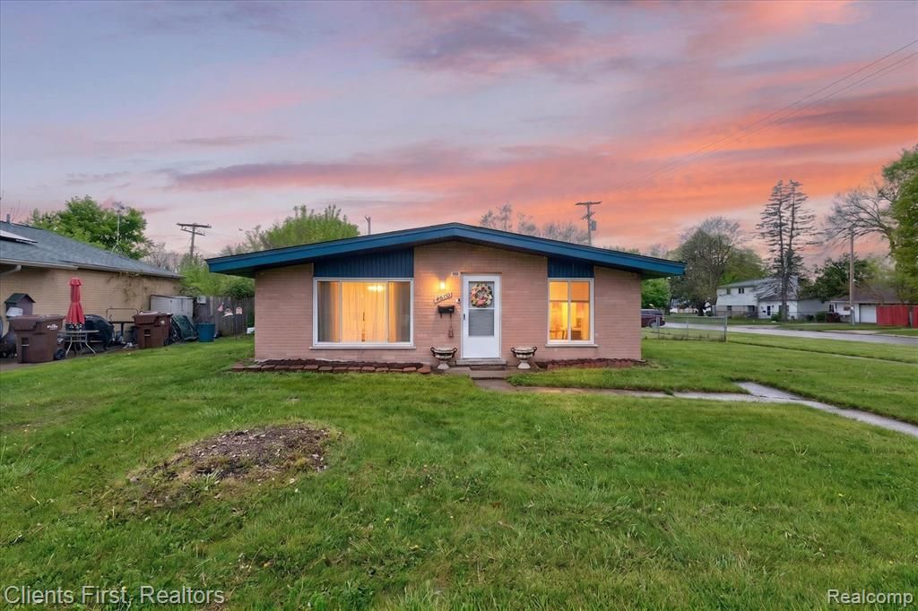 4616 Hayes Street, Wayne, MI 48184