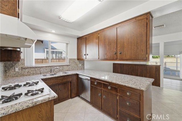 8828 Collett, North Hills (los Angeles), CA 91343