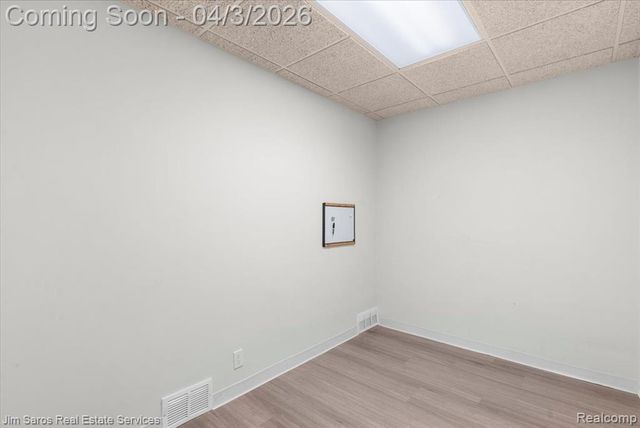 18514 Mack Avenue, Grosse Pointe Farms, MI 48236