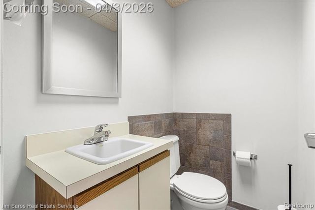 18514 Mack Avenue, Grosse Pointe Farms, MI 48236