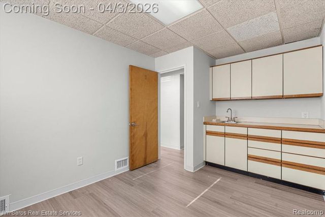 18514 Mack Avenue, Grosse Pointe Farms, MI 48236