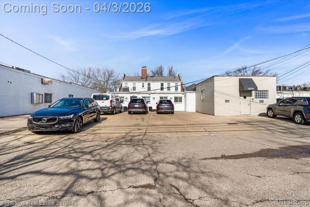 18514 Mack Avenue, Grosse Pointe Farms, MI 48236