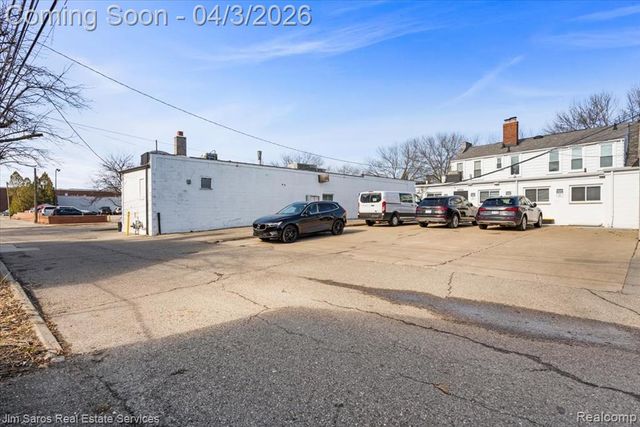 18514 Mack Avenue, Grosse Pointe Farms, MI 48236