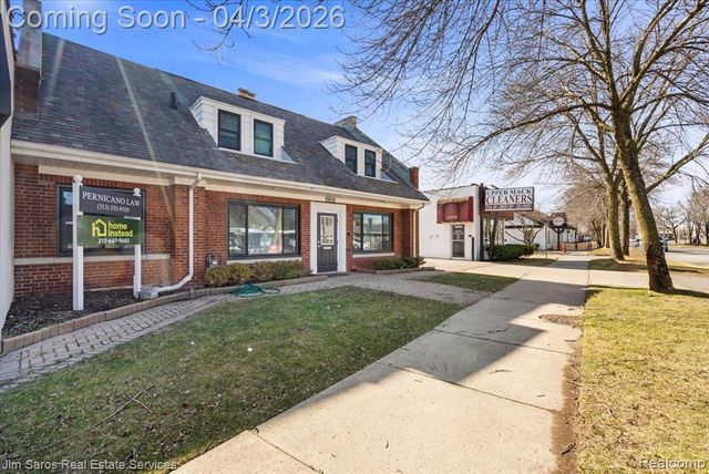 18514 Mack Avenue, Grosse Pointe Farms, MI 48236