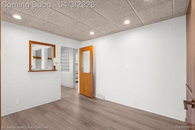 18514 Mack Avenue, Grosse Pointe Farms, MI 48236