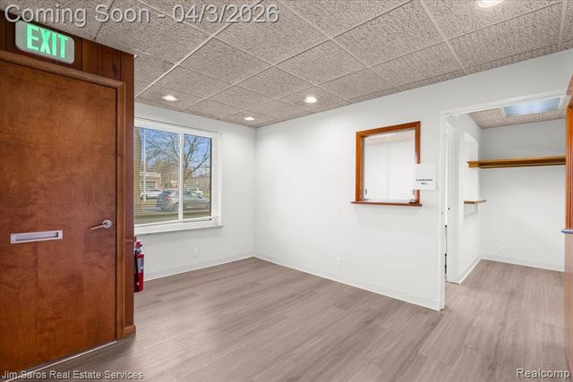 18514 Mack Avenue, Grosse Pointe Farms, MI 48236