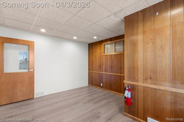 18514 Mack Avenue, Grosse Pointe Farms, MI 48236