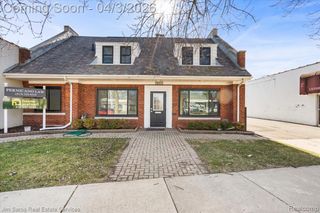 18514 Mack Avenue, Grosse Pointe Farms, MI 48236