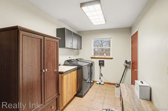 11661 Shaffer Road, Springfield Charter Township, MI 48350