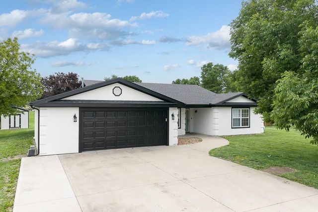 614 Myers Drive, Tonganoxie, KS 66086