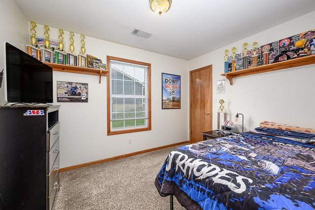614 Myers Drive, Tonganoxie, KS 66086